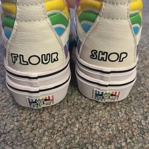 Vans Flour Shop womans comfy cushion sneaker